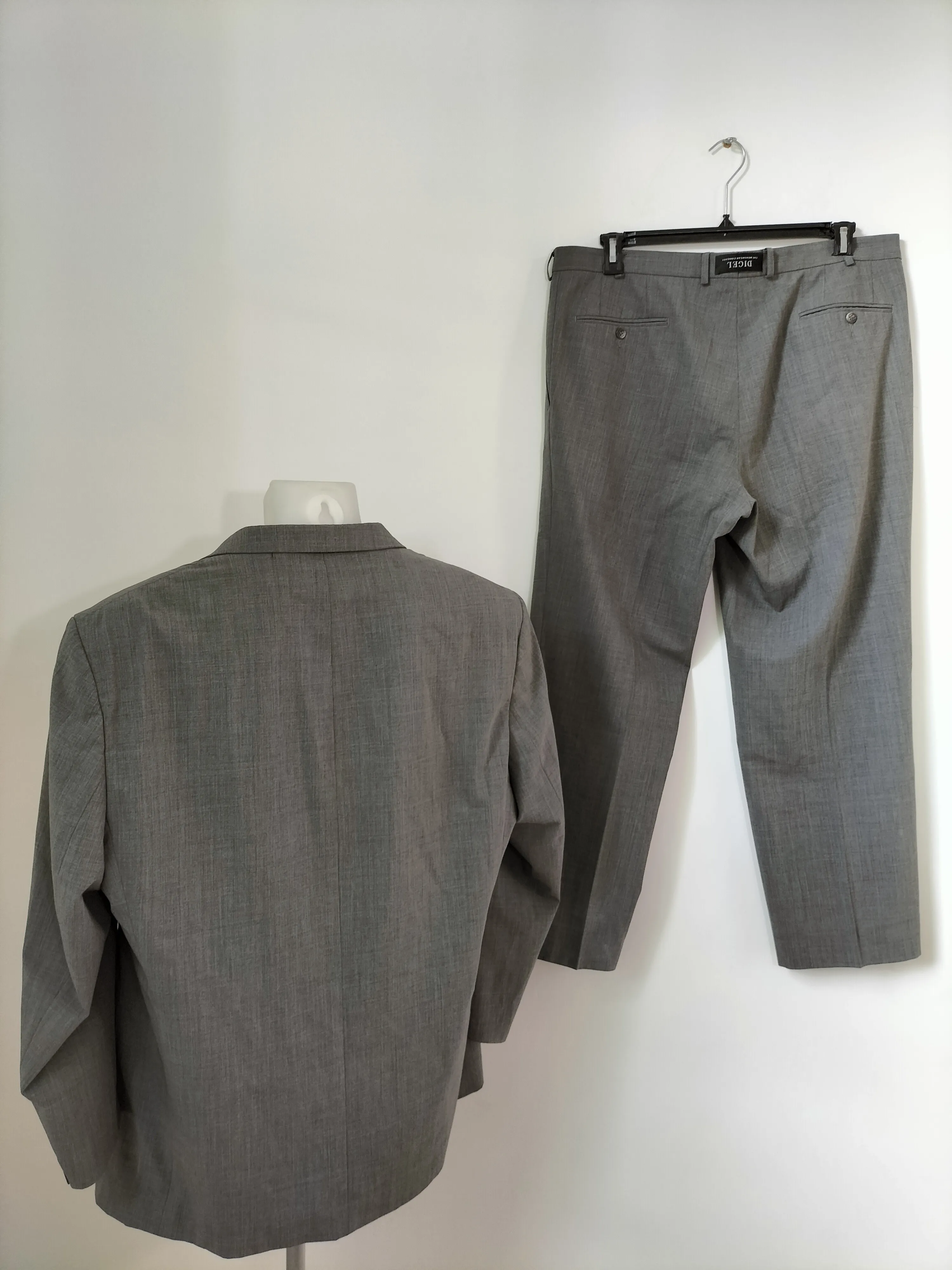Ensemble costume gris en laine vierge Digel T.56