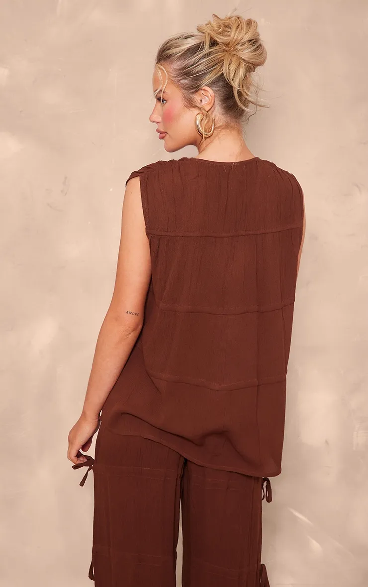 Top long sans manches marron chocolat à détail noué